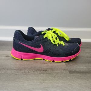 EUC Women's Nike Revolution 2 Size 9